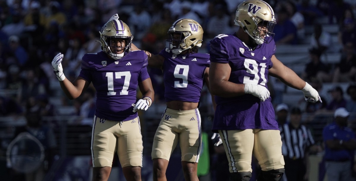 Freshman linebacker Deven Bryant (17) shares the field with cornerback Thaddeus Dixon and defensive tackle Tuli Letuligasenoa.